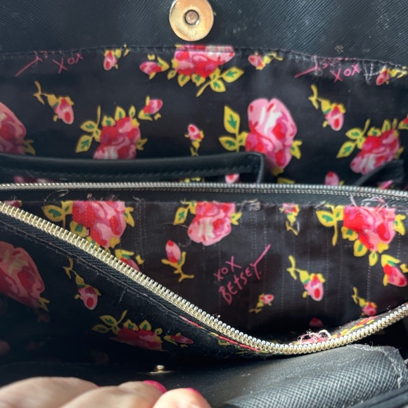 Betsey Johnson Black and White polka Dot Tote or large purse with rose interior - Picture 8 of 11